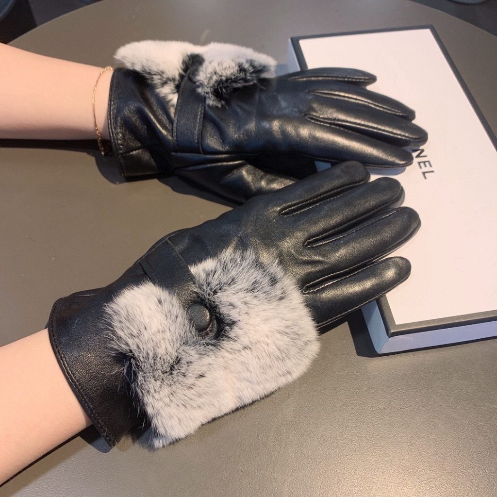 Chanel Gloves In Black