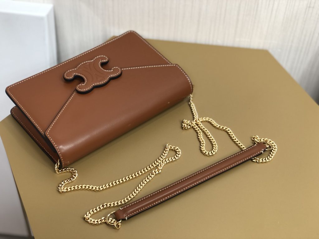 Celine Wallet On Chain Triomphe Tan For Women 7in/19cm 10J733DPV.04LU