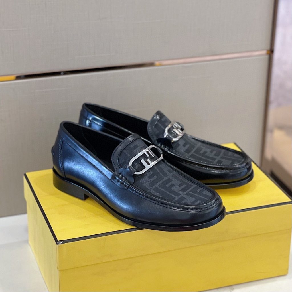 Fendi O’Lock Black Loafers For Men – 44 EU – 10 US – 27 Cm – 10.6 In