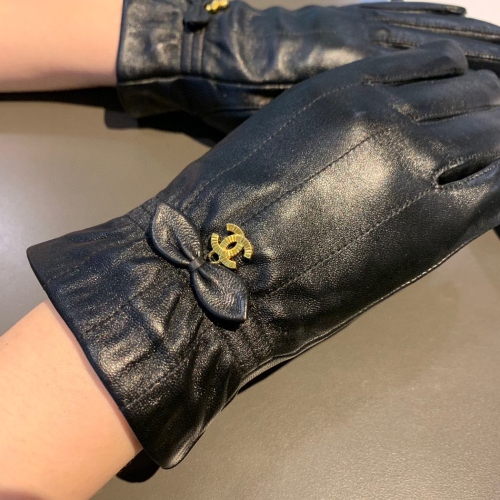 Chanel Gloves In Black