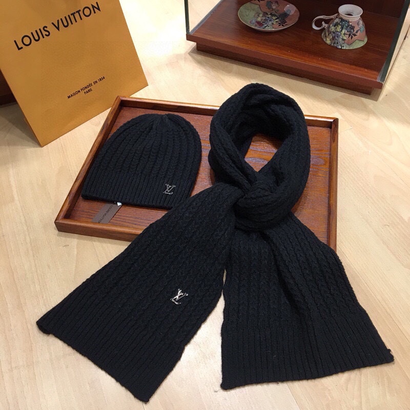 Louis Vuitton Beanie & Scarf Set In Black