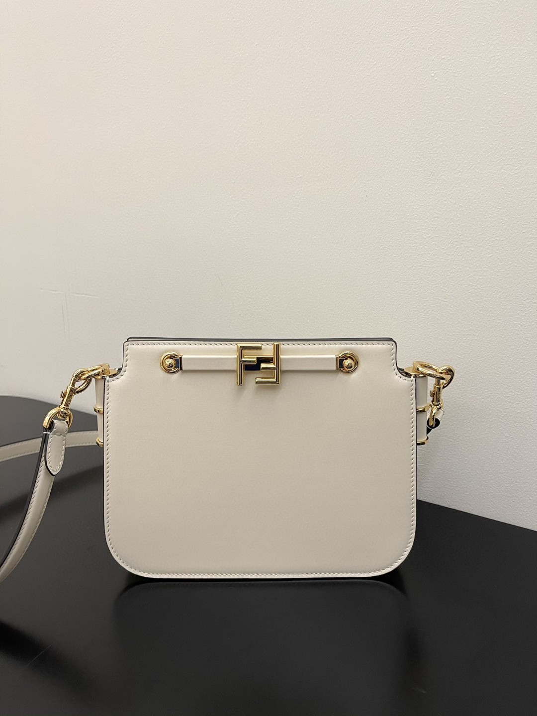 Fendi Touch White Bag For Woman 19cm/7.5in