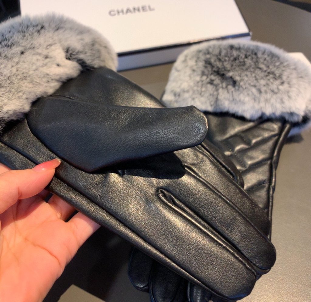 Chanel Gloves In Black