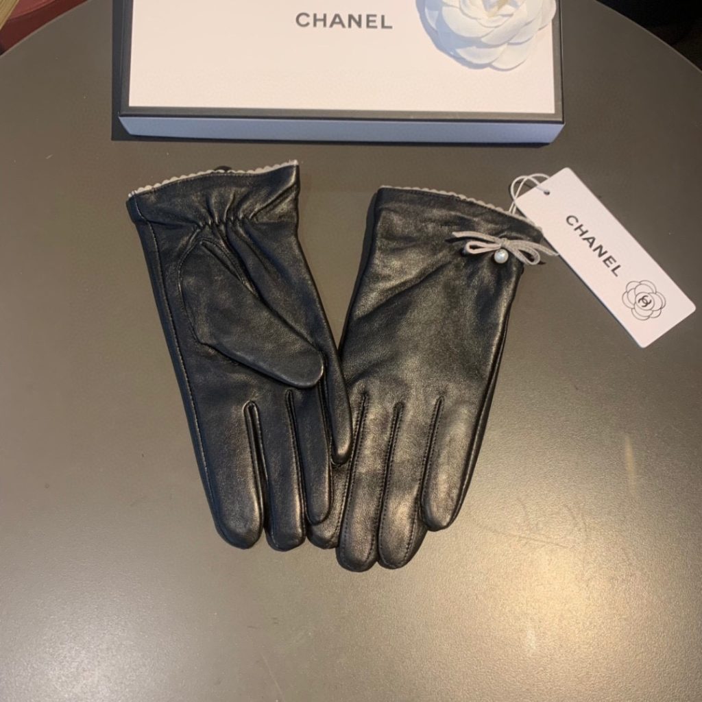 Chanel Gloves In Black