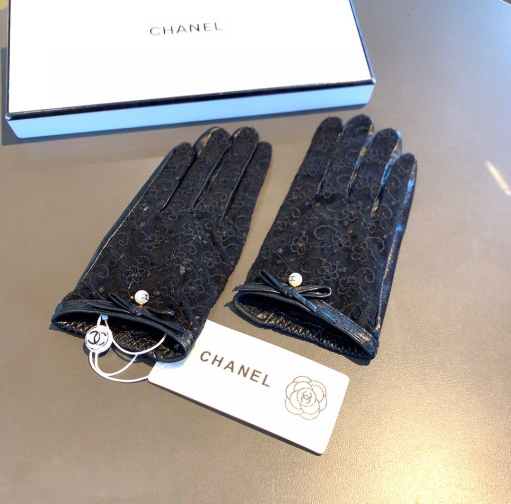 Chanel Gloves In Black