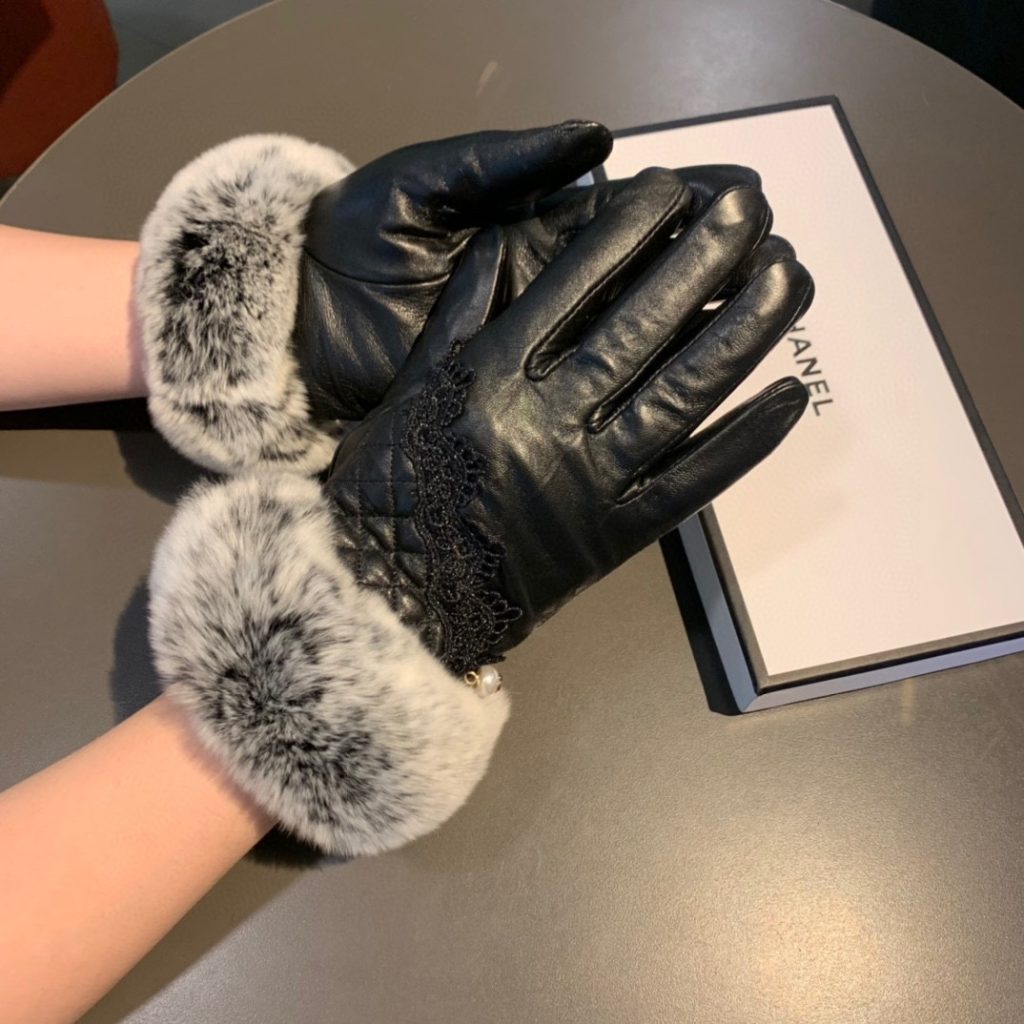 Chanel Gloves In Black