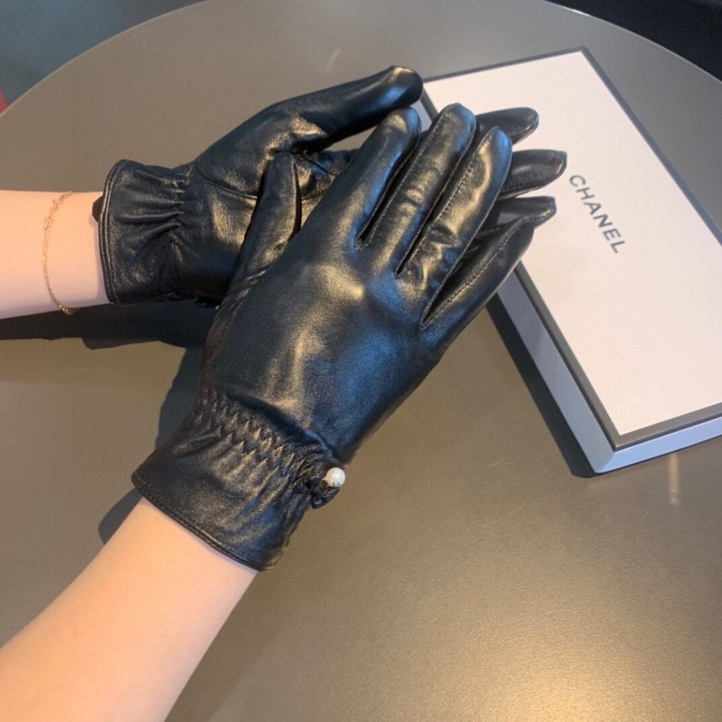 Chanel Gloves In Black