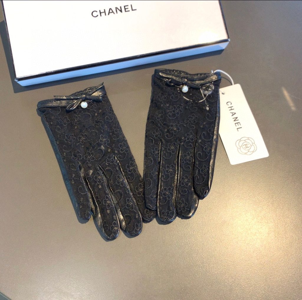 Chanel Gloves In Black