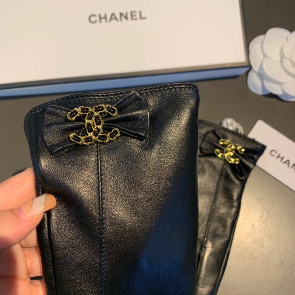 Chanel Gloves In Black