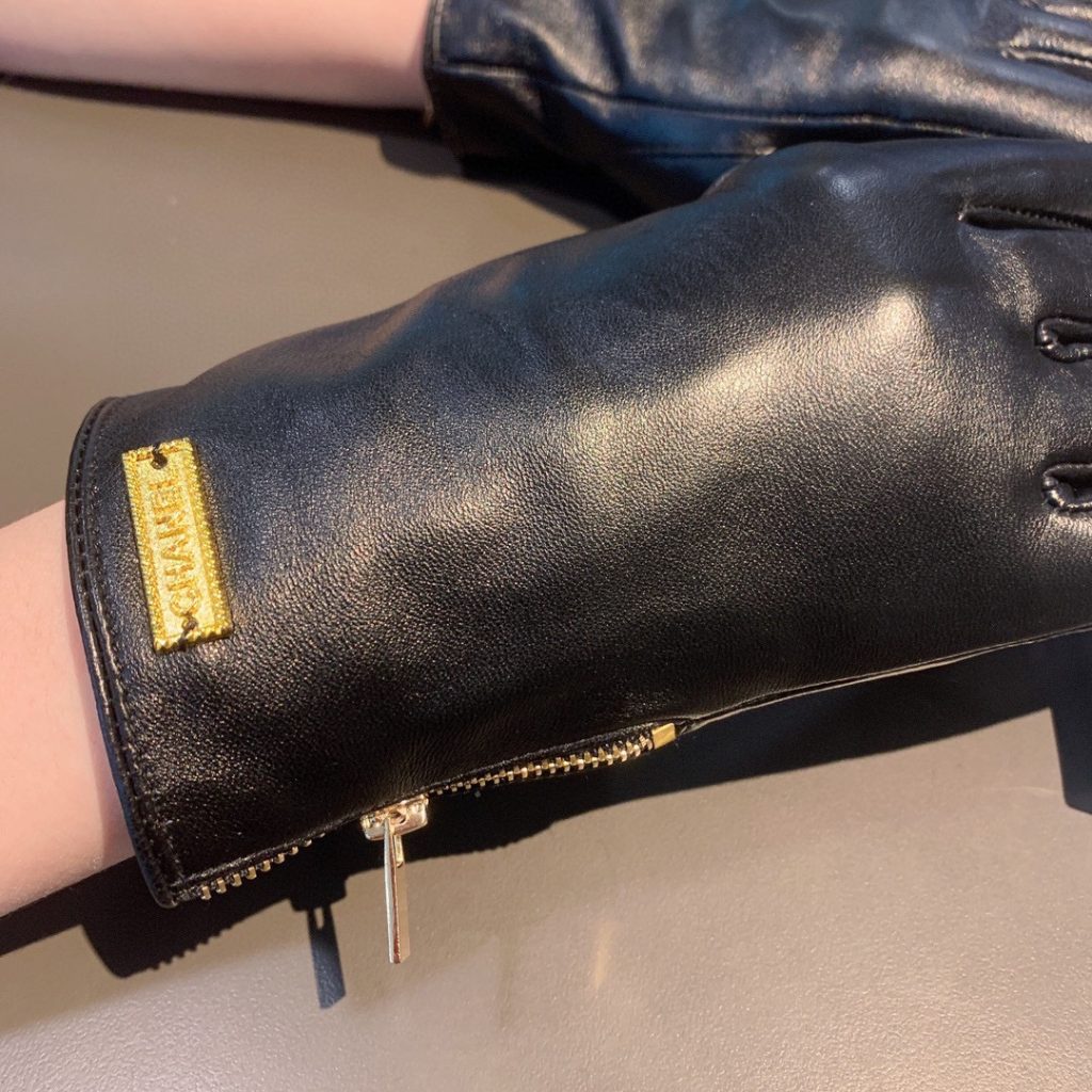 Chanel Gloves In Black