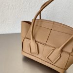 Bottega Veneta Mini Arco Almond, For Women, Women’s Bags 11.4in/29cm 600606VMAP12714