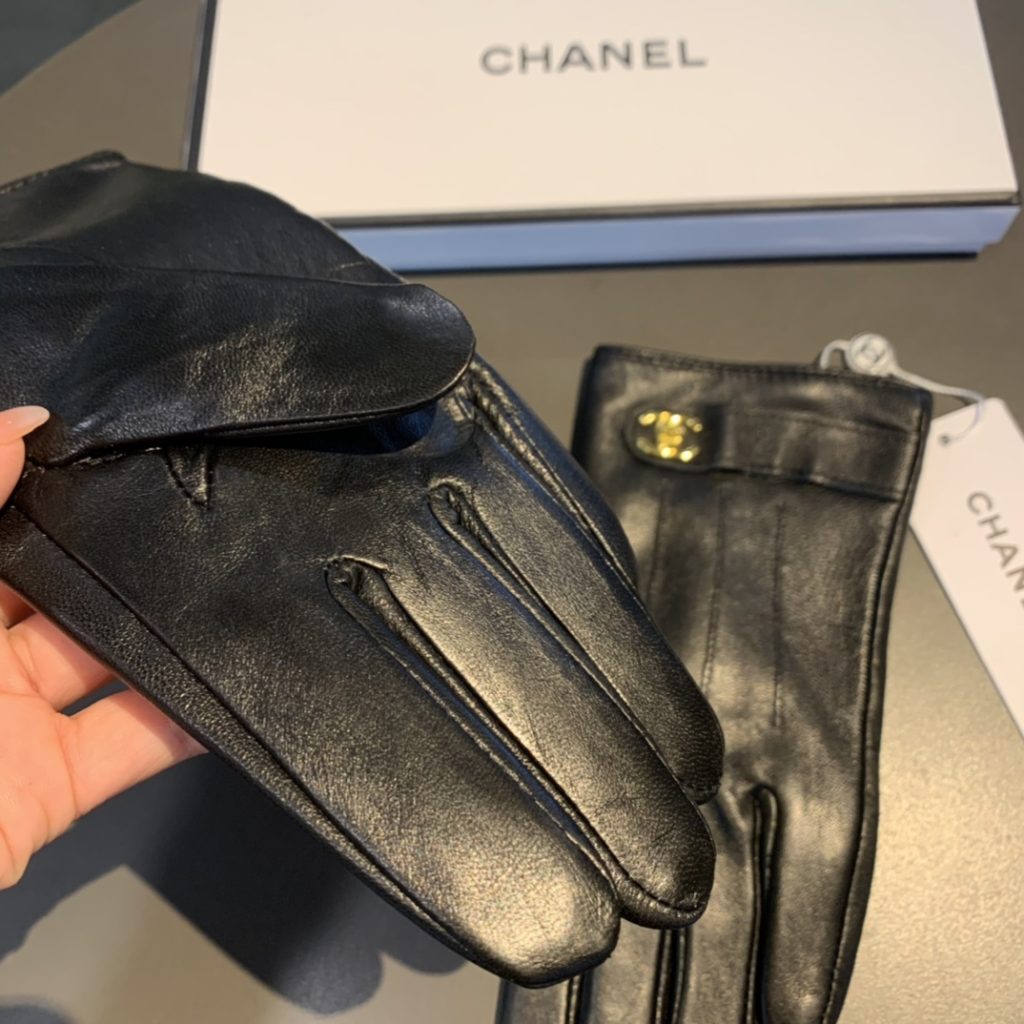 Chanel Gloves In Black