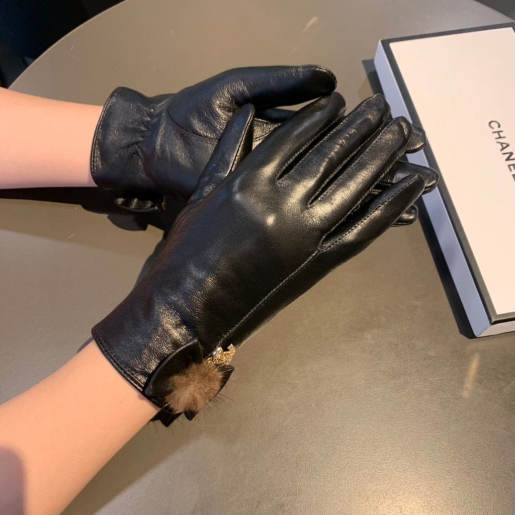 Chanel Gloves In Black