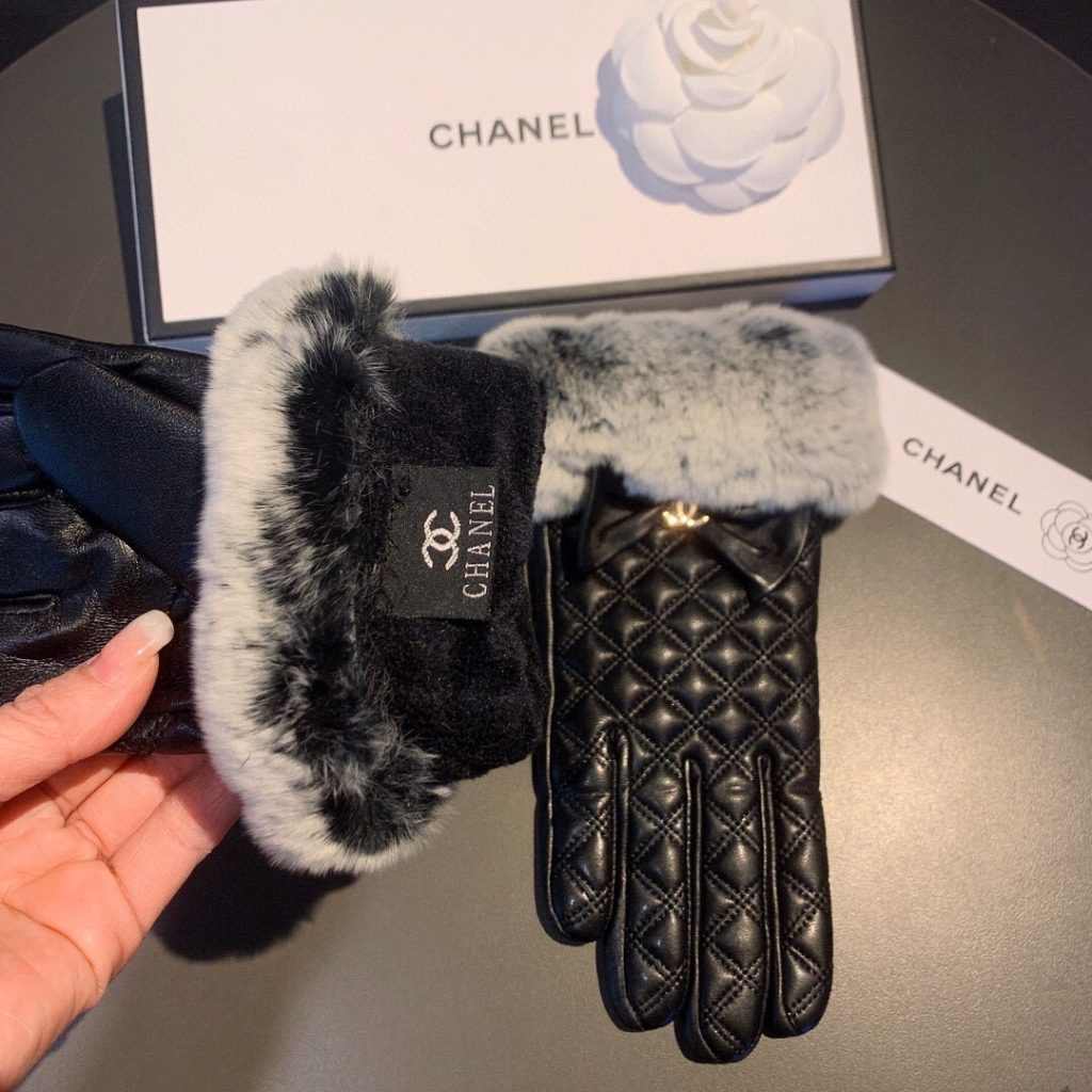 Chanel Gloves In Black