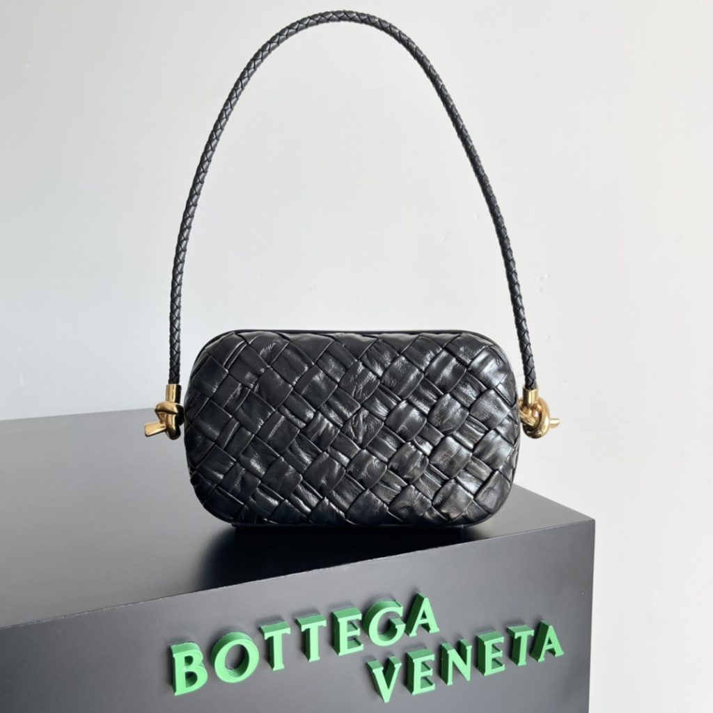 Bottega-Veneta-Knot-On-Strap-1