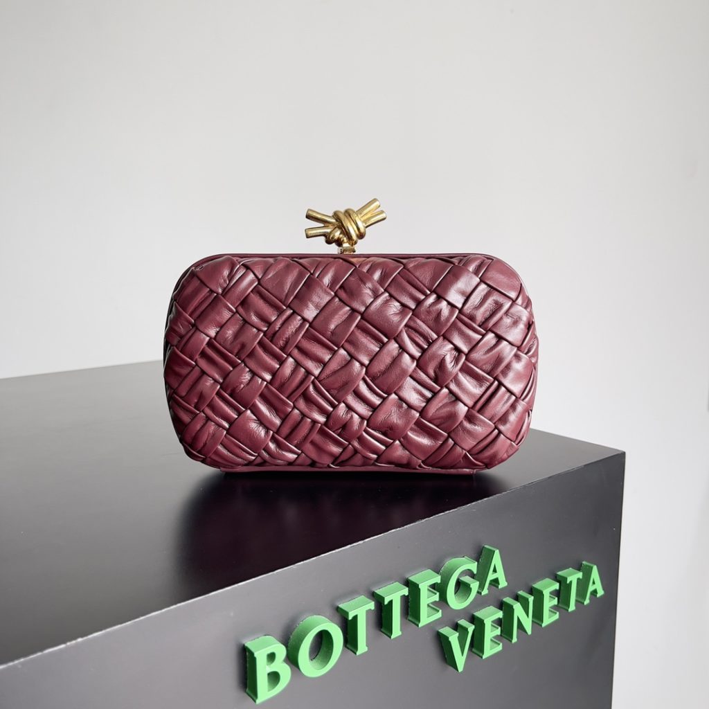 Bottega-Veneta-Knot-On-Strap-7-1