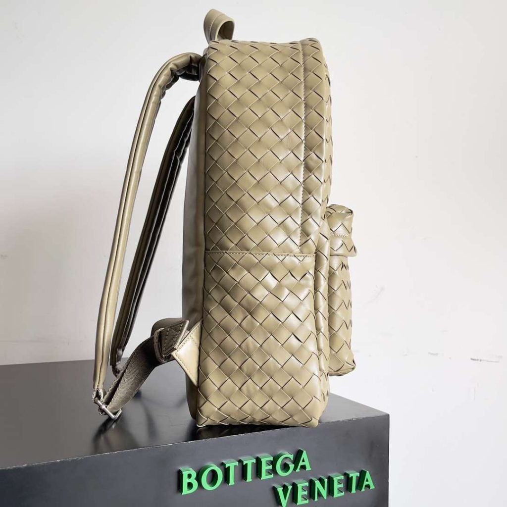 Bottega Veneta Medium Intrecciato Backpack Dark Green/Beige/Grey For Women 46cm / 18.1in