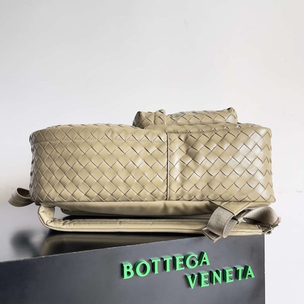 Bottega Veneta Medium Intrecciato Backpack Dark Green/Beige/Grey For Women 46cm / 18.1in