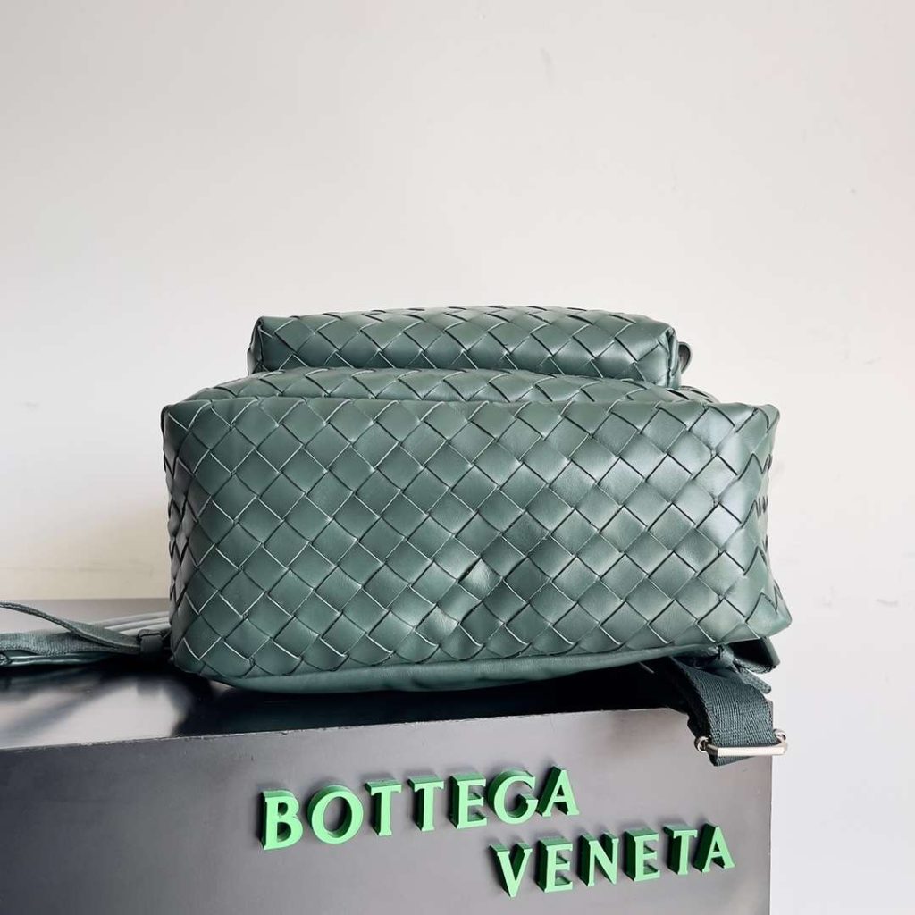 Bottega Veneta Medium Intrecciato Backpack Dark Green/Beige/Grey For Women 46cm / 18.1in