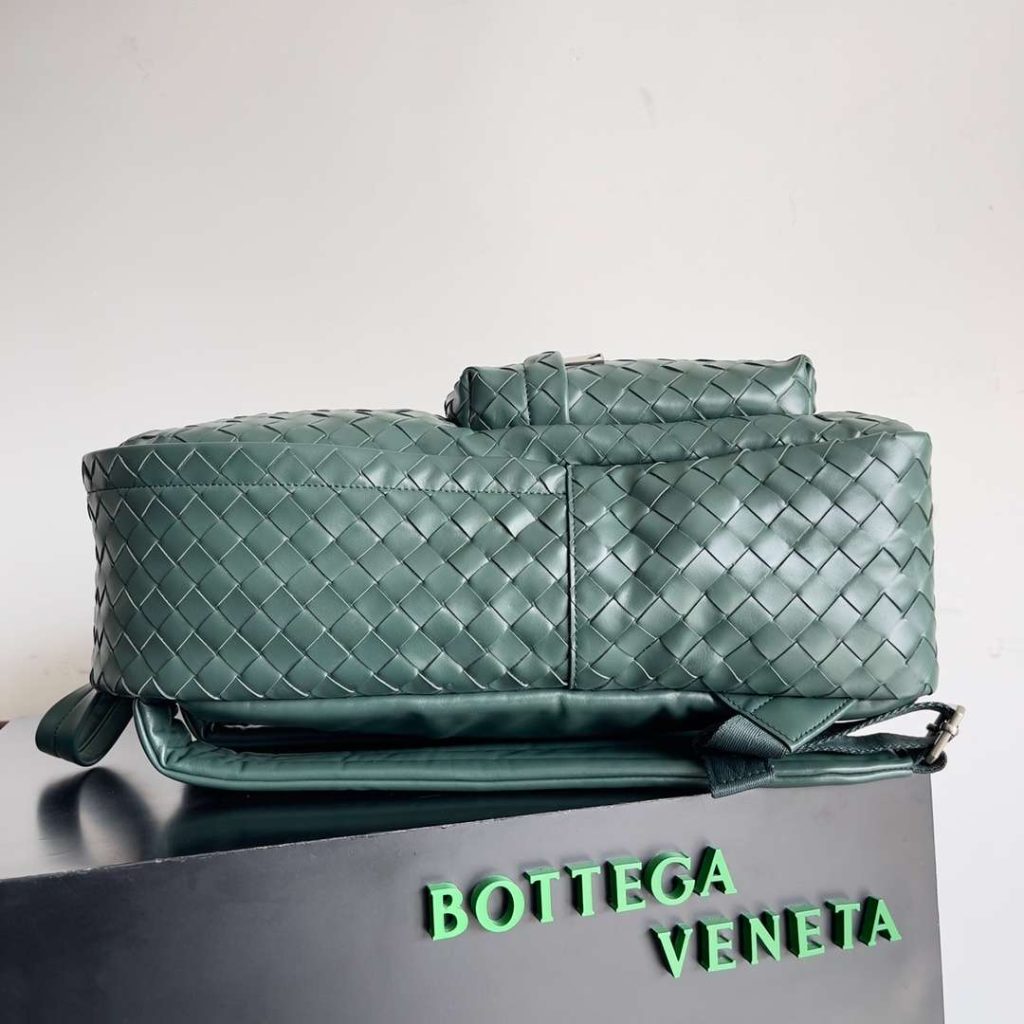 Bottega Veneta Medium Intrecciato Backpack Dark Green/Beige/Grey For Women 46cm / 18.1in