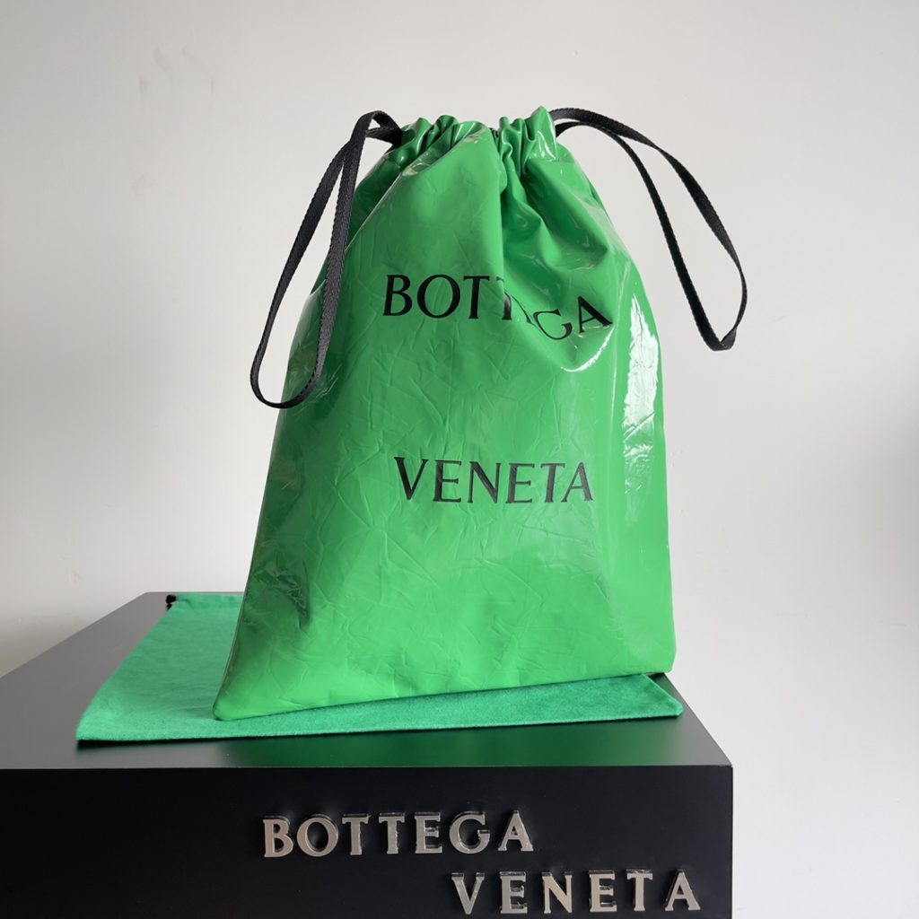 Bottega-Veneta-Printed-Drawstring-Tote-Bag-1