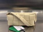 Small Brick Cassette White/Beige For Women‎ 9.3in/23.5cm 729166VMAY19009