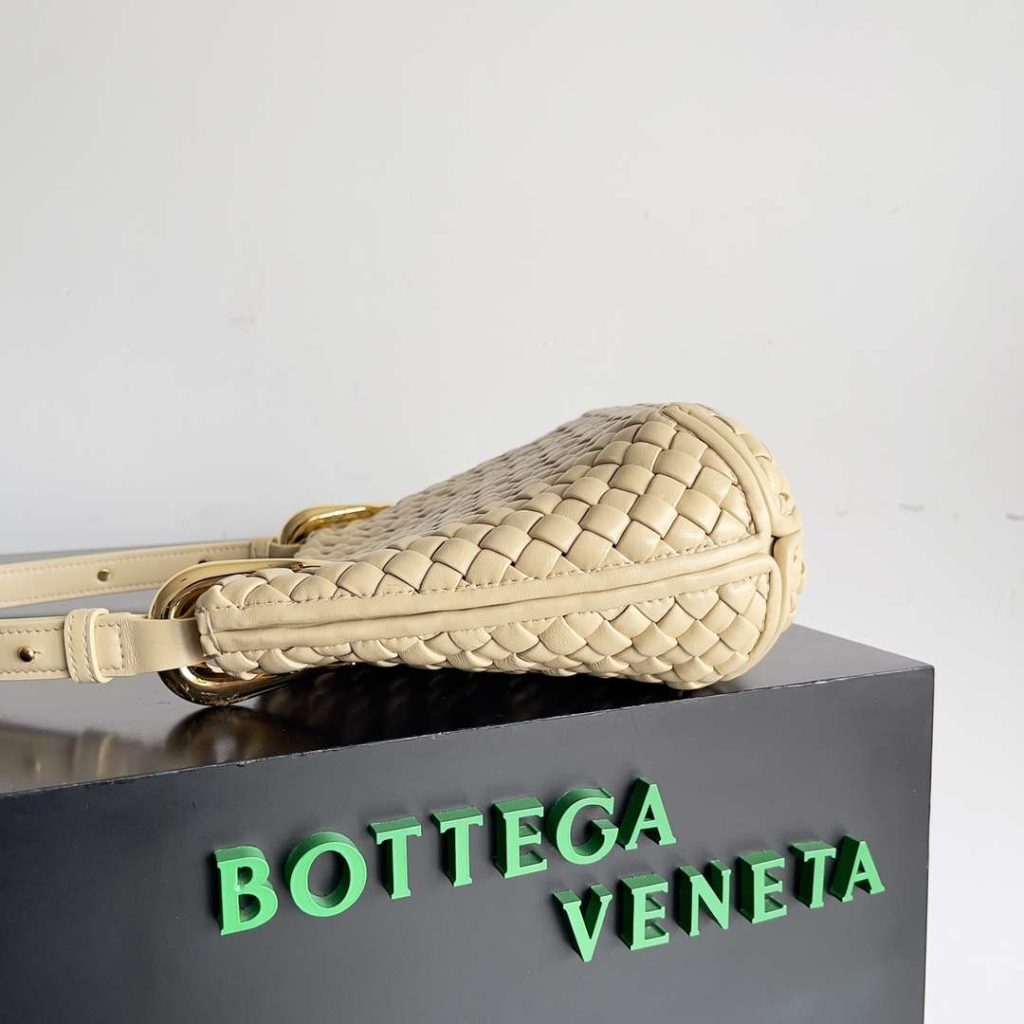 Bottega Veneta Small Clicker Shoulder Bag Cream/Green For Women 27cm / 10.6in 730968V01D13150