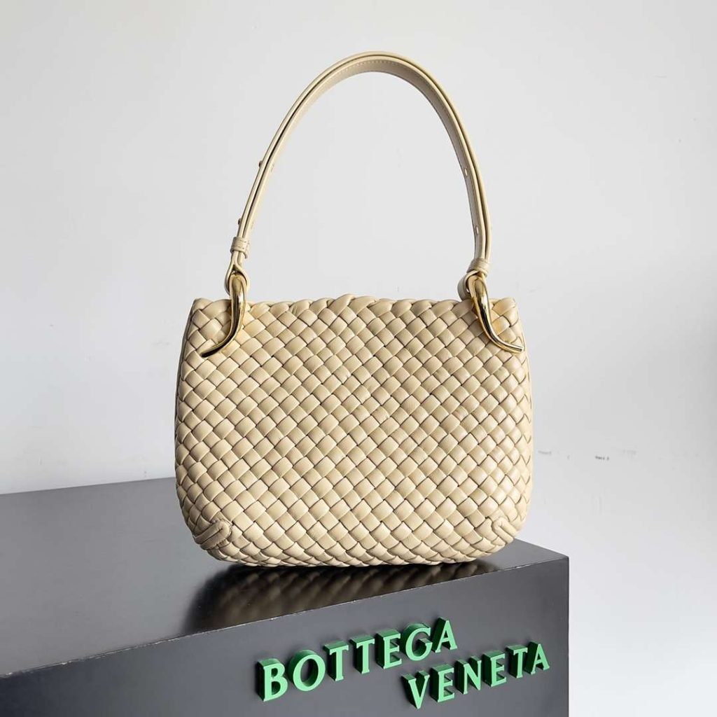 Bottega Veneta Small Clicker Shoulder Bag Cream/Green For Women 27cm / 10.6in 730968V01D13150