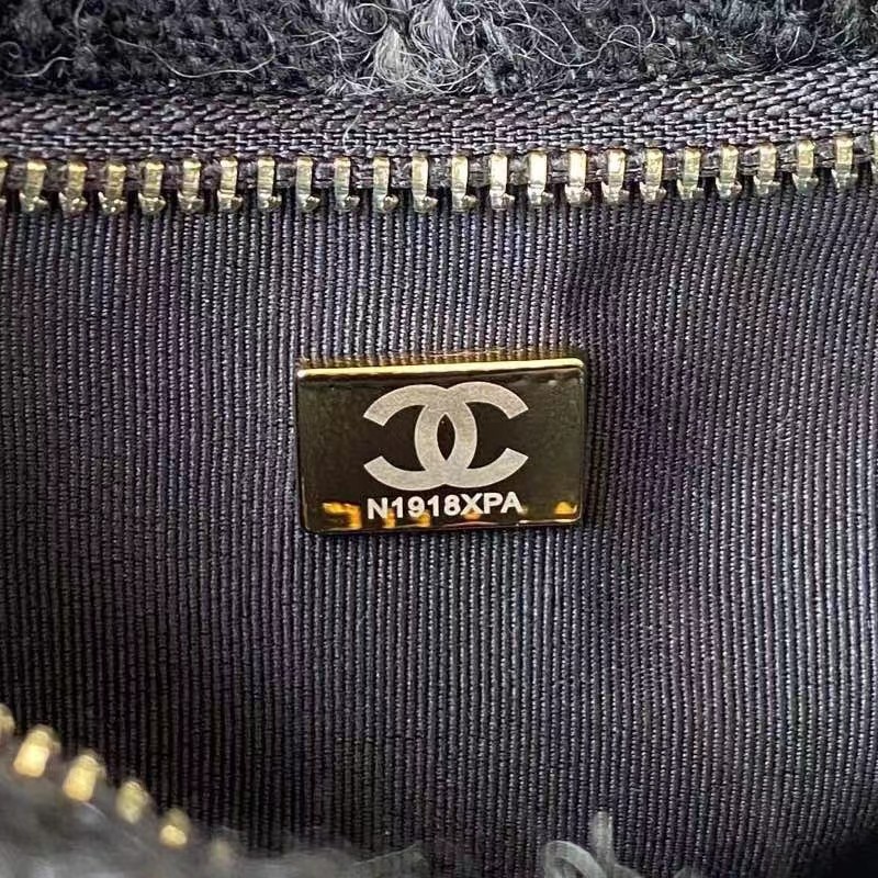 Chanel-CC-Hobo-Bag-10