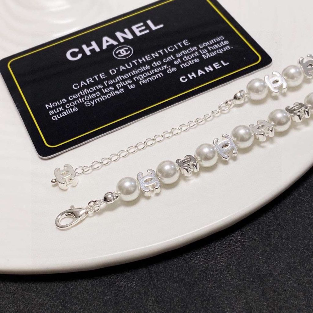 Chanel CC Pearl Necklace White For Women