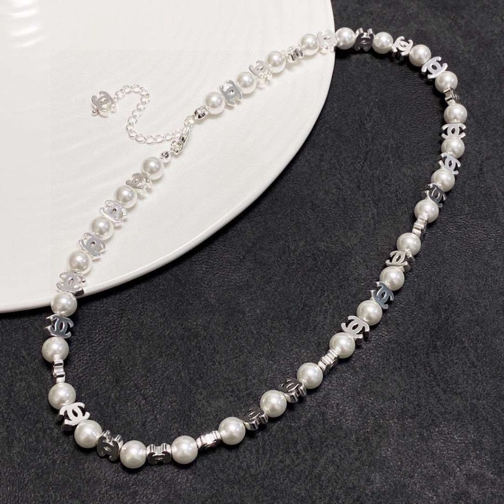 Chanel-CC-Pearl-Necklace-5-1