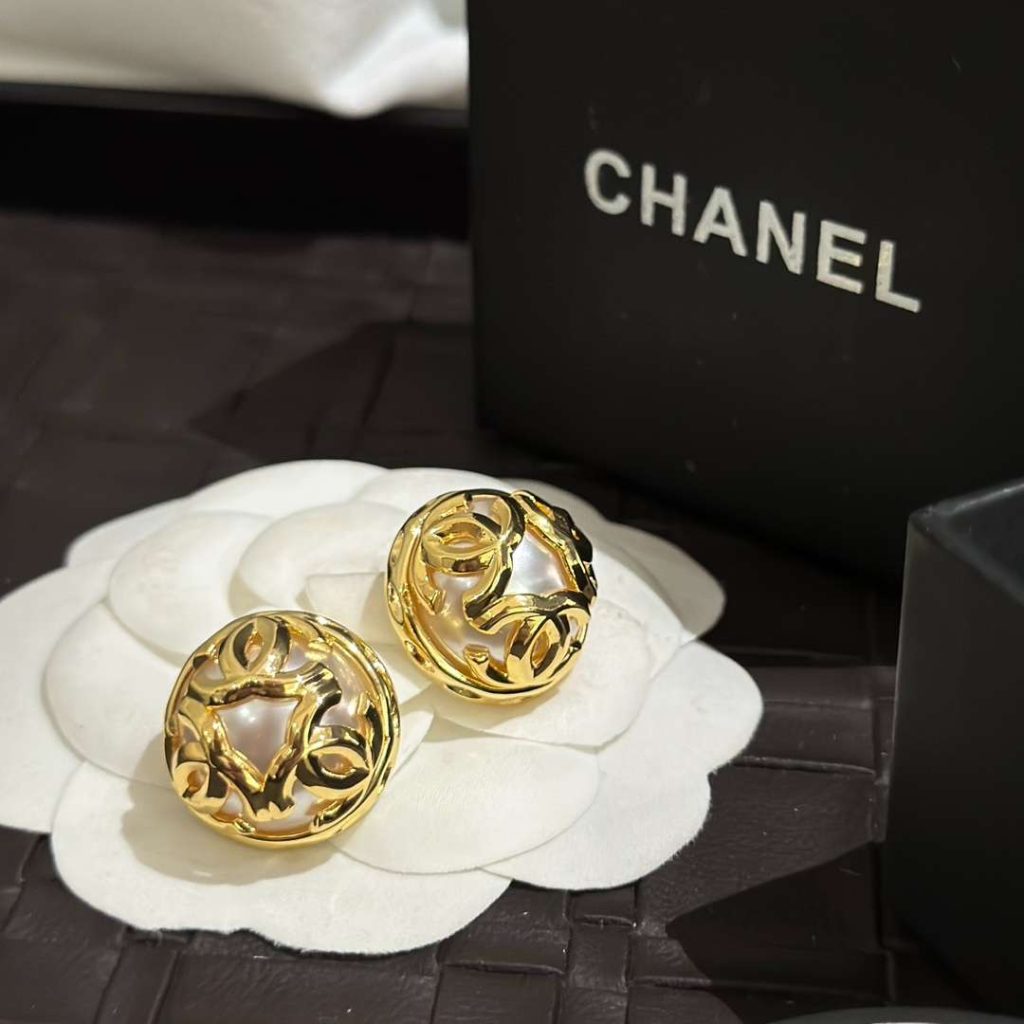 Chanel-Double-C-Shaped-Round-Pear-Earrings-9