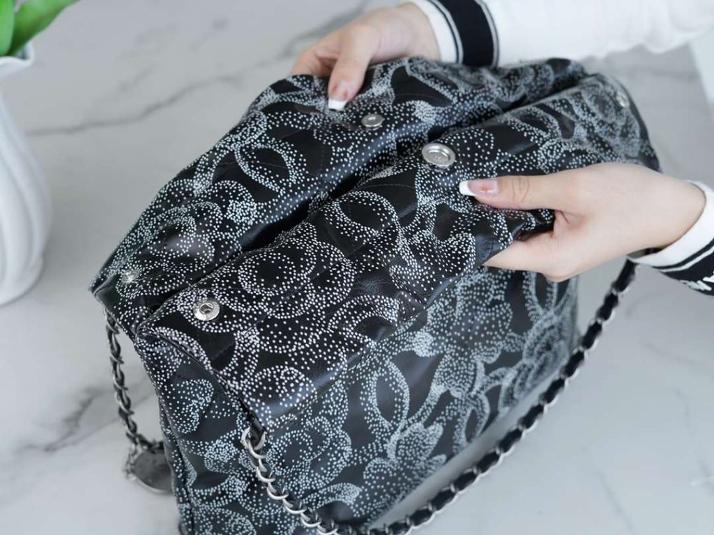 Chanel Flower Patterns Casual Style Logo Handbags Black For Women 37cm / 14.5in AS3261 B14797 NS806