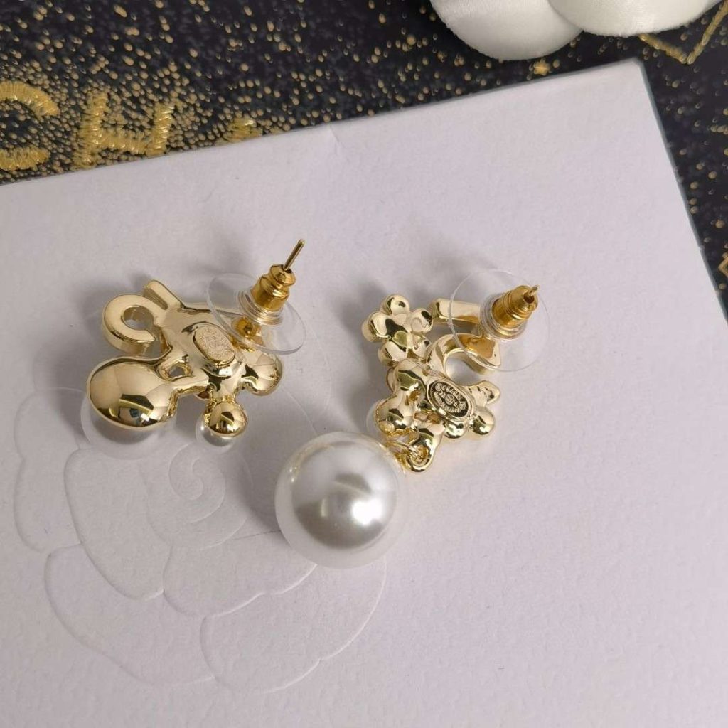 Chanel-Flower-Pearl-Earrings-5-1