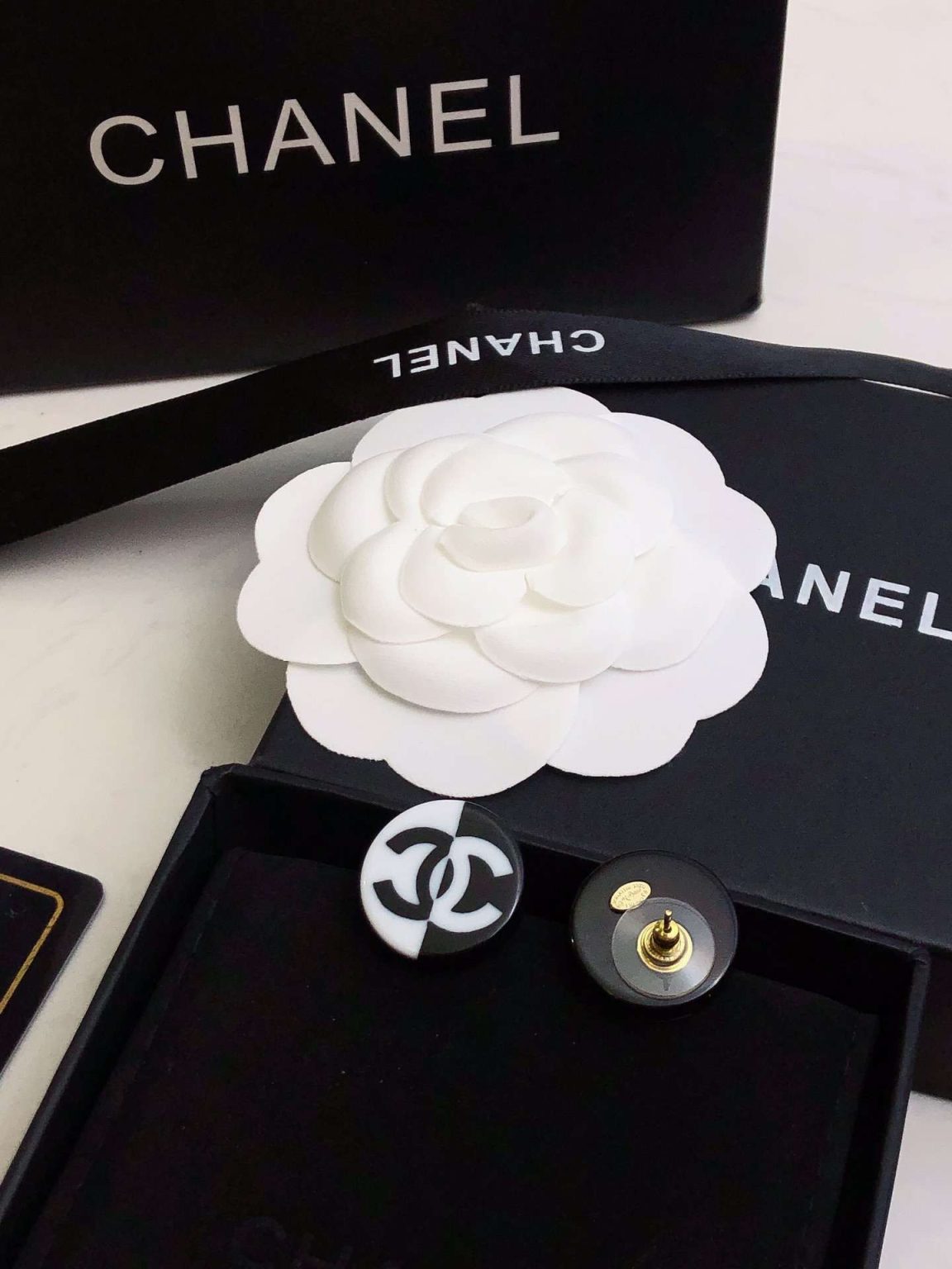 Chanel Fragrant Acrylic Block Earrings White For Women