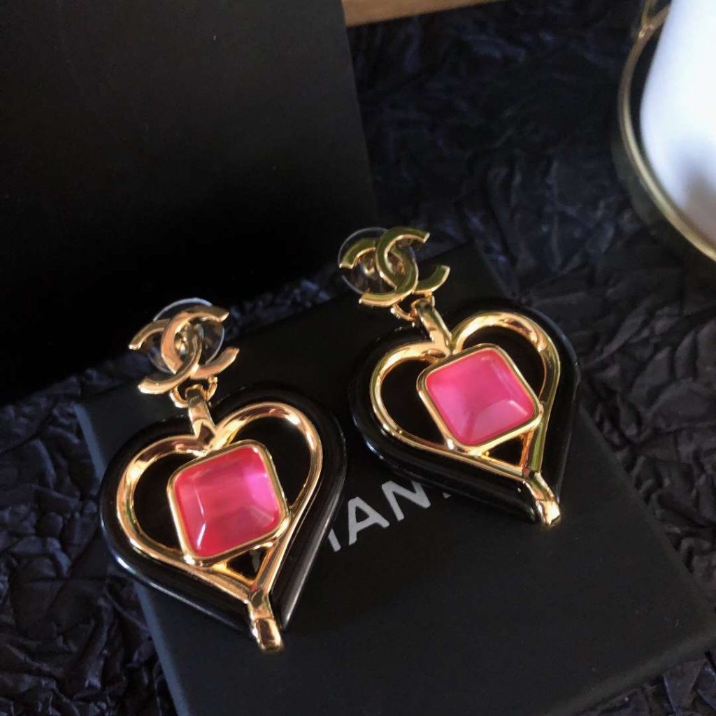 Chanel-Heart-Earrings-7-1