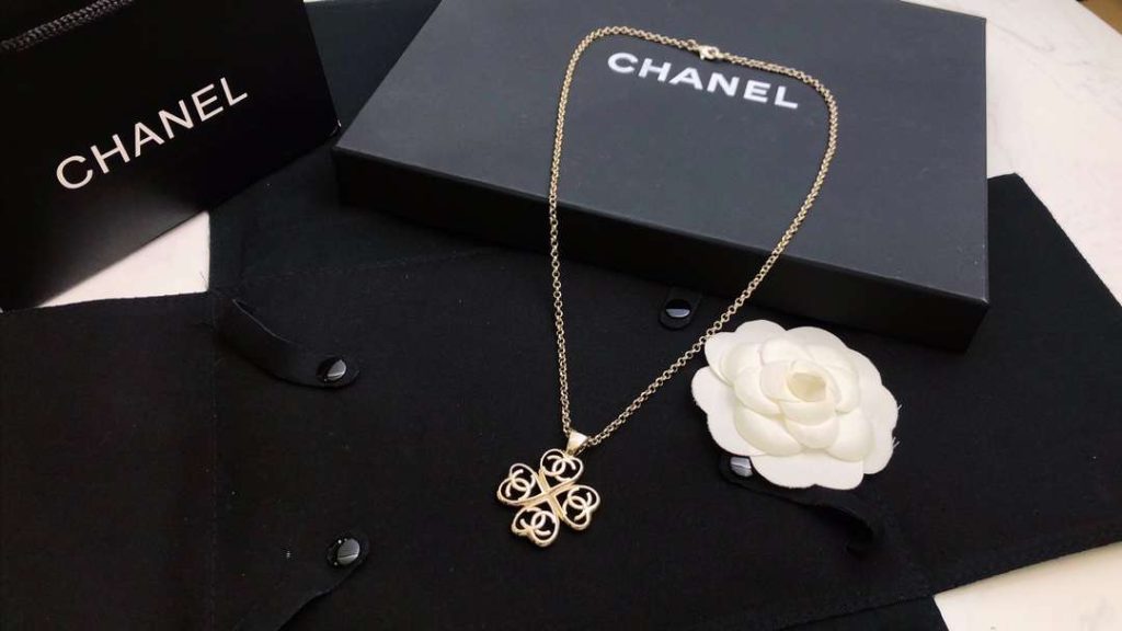 Chanel Hollow C Double Heart-Shaped Short Necklace Gold For Women