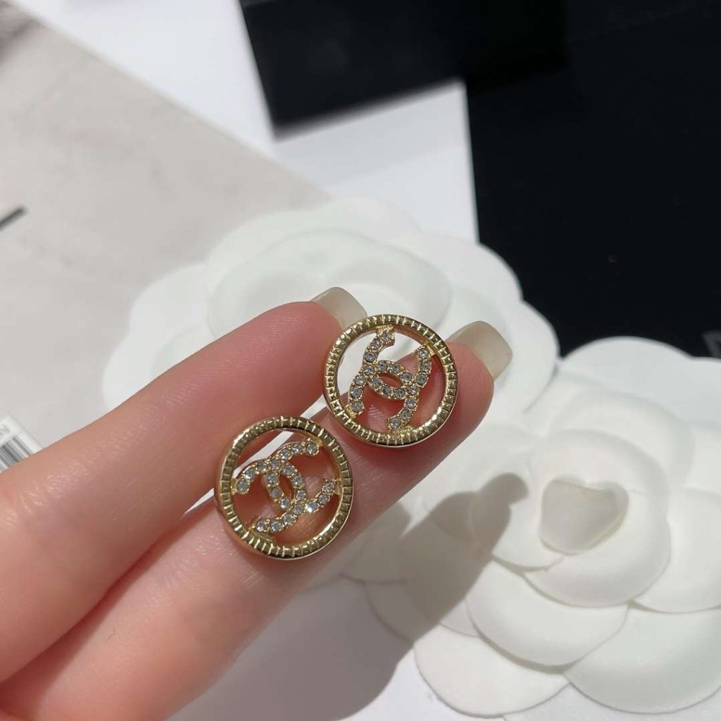 Chanel-Hollow-Earrings-7