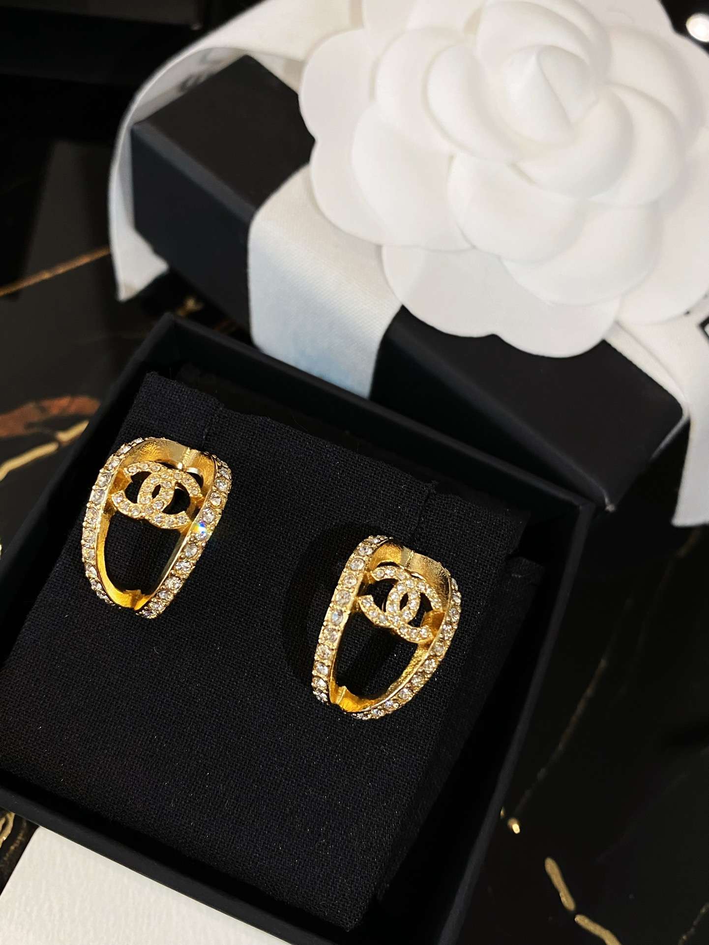 Chanel-Hollow-Moon-Shape-Earrings-4