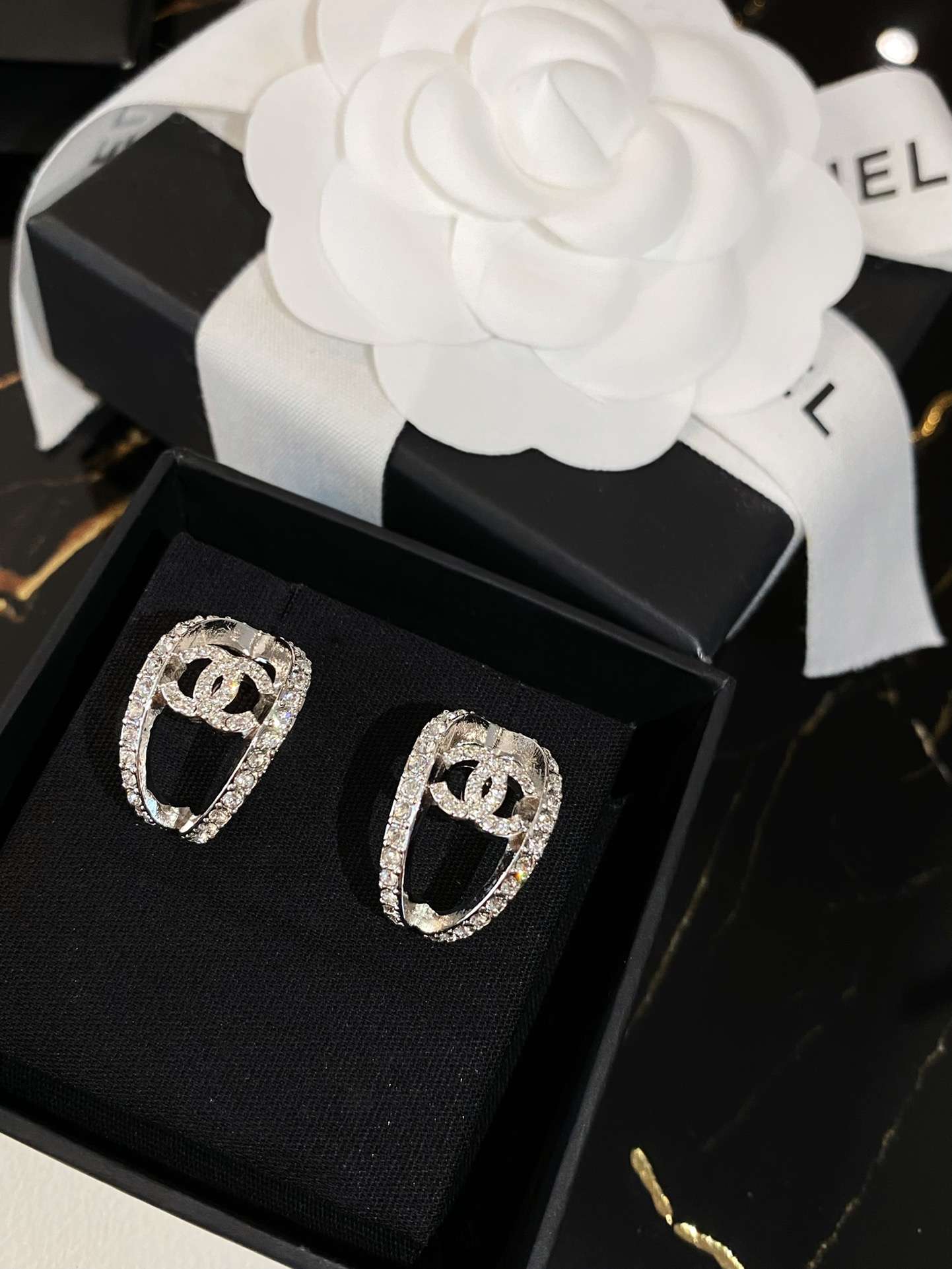 Chanel-Hollow-Moon-Shape-Earrings-7