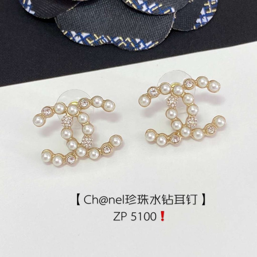 Chanel-Letter-C-Earrings-10