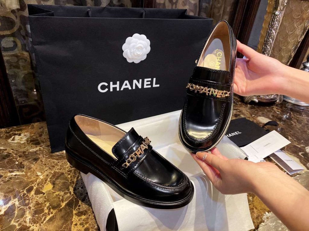 Chanel Logo Shiny Loafers Black For Women