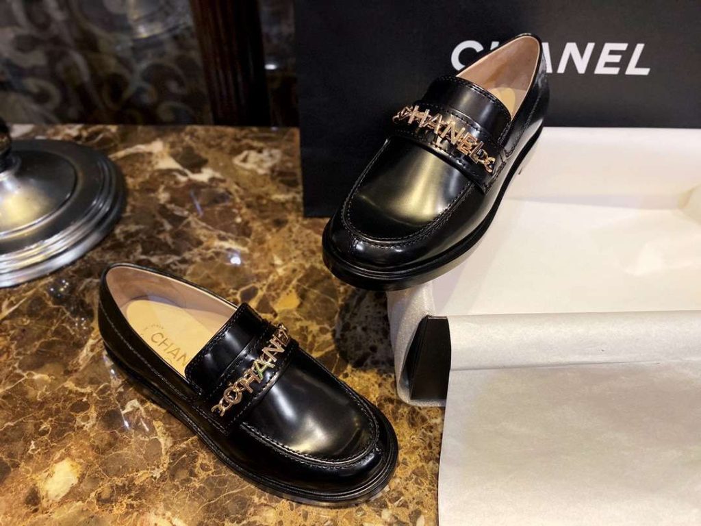 Chanel Logo Shiny Loafers Black For Women