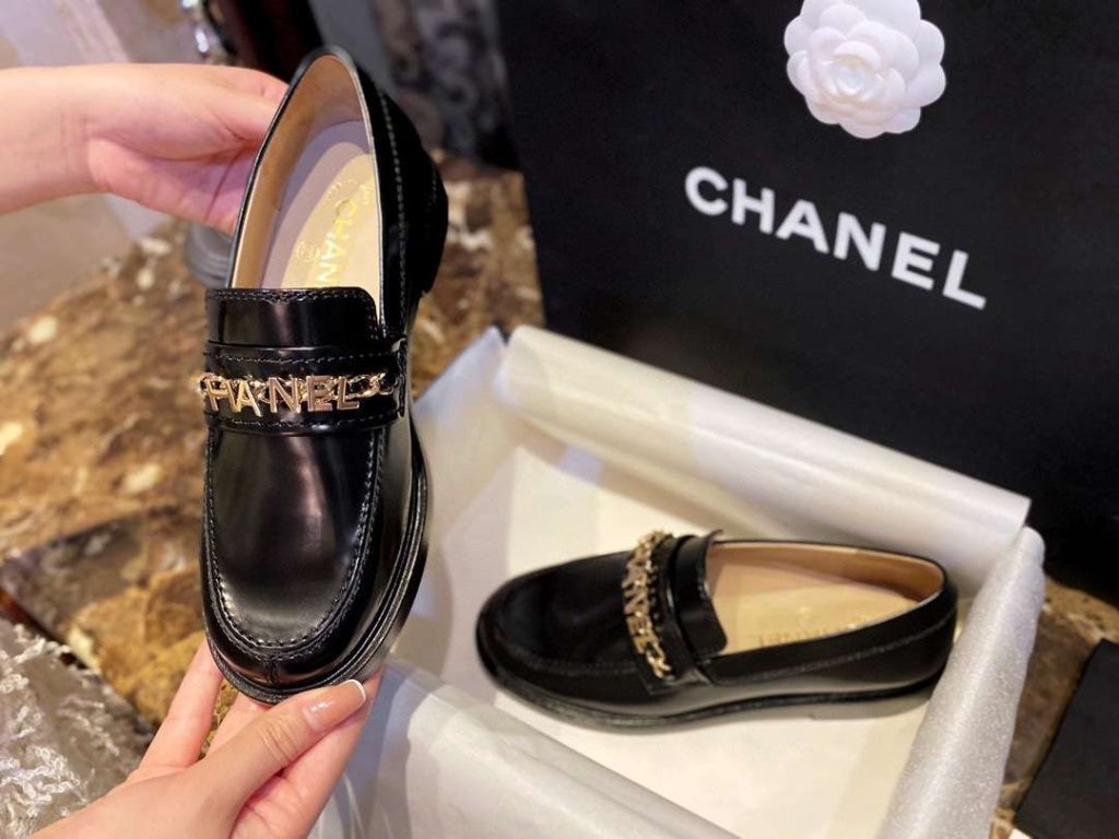 Chanel Logo Shiny Loafers Black For Women