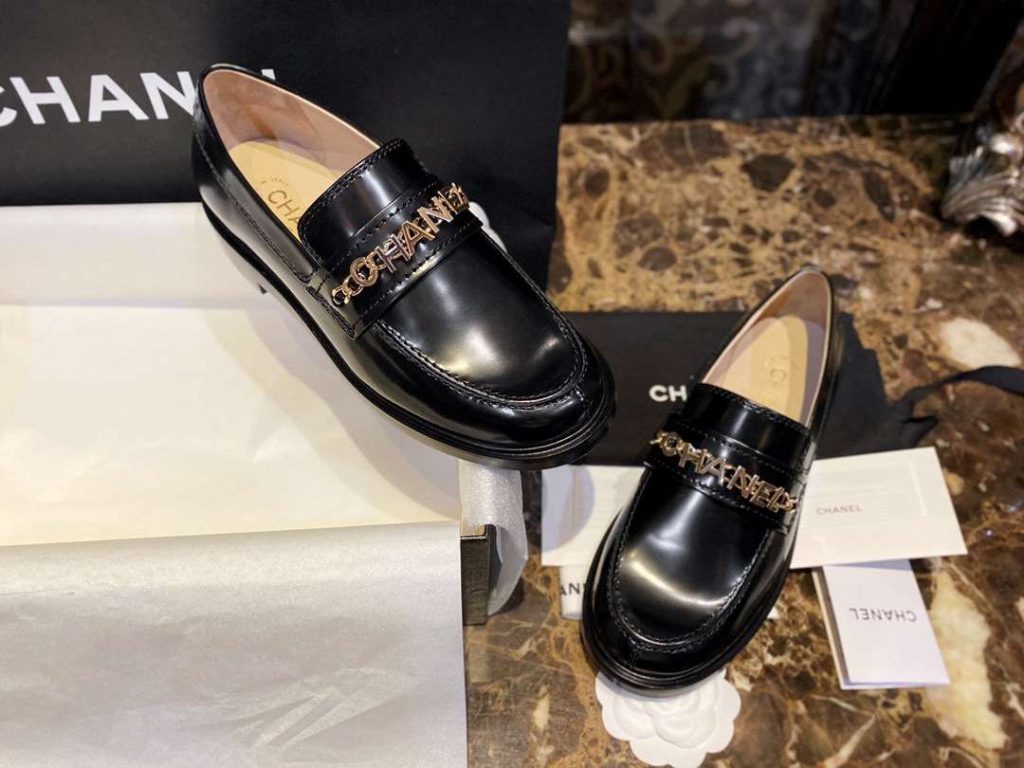 Chanel Logo Shiny Loafers Black For Women