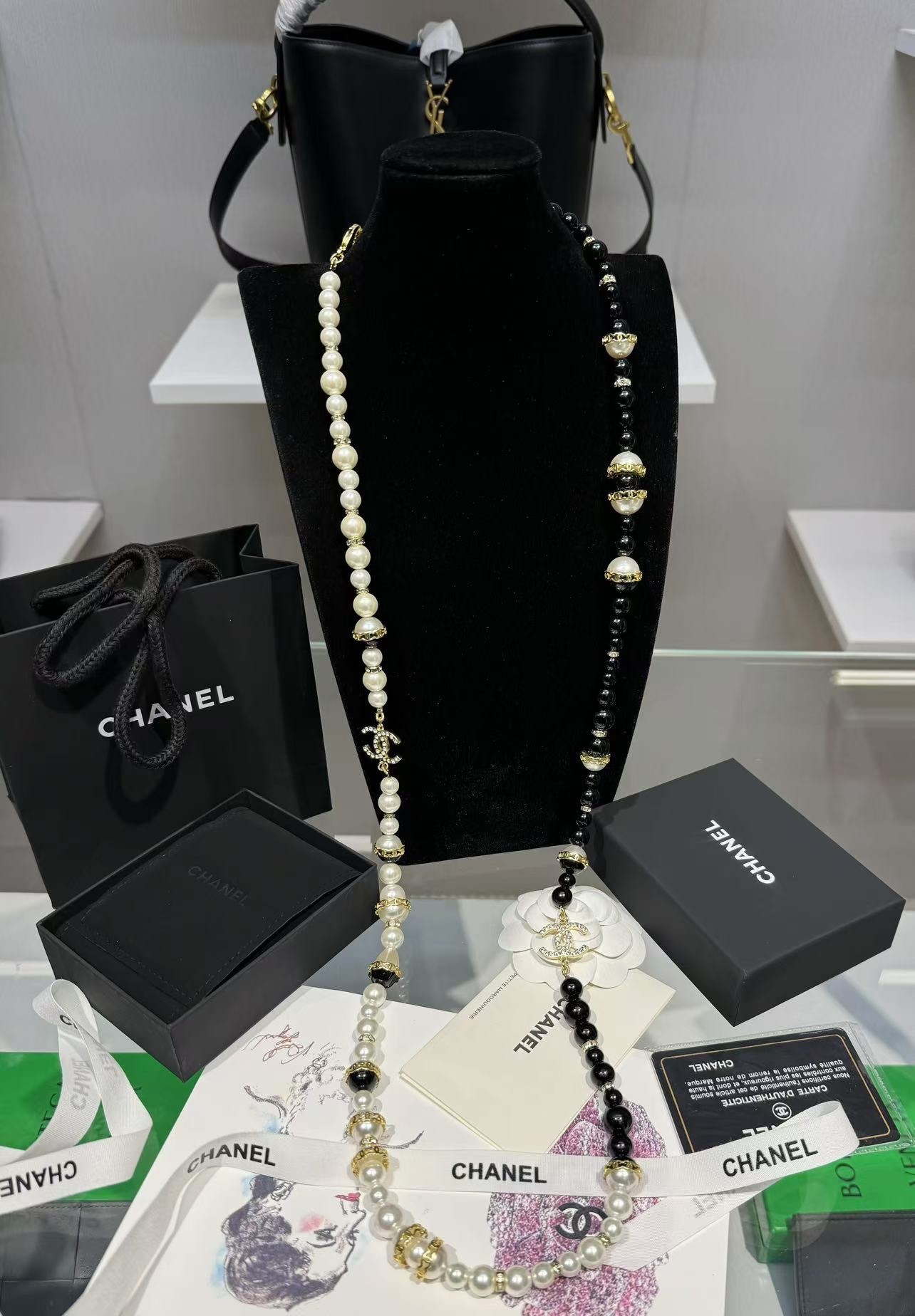 Chanel-Necklace-pearl-1