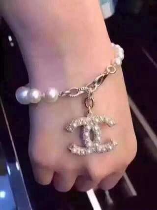 Chanel-Pearl-Bracelet-9