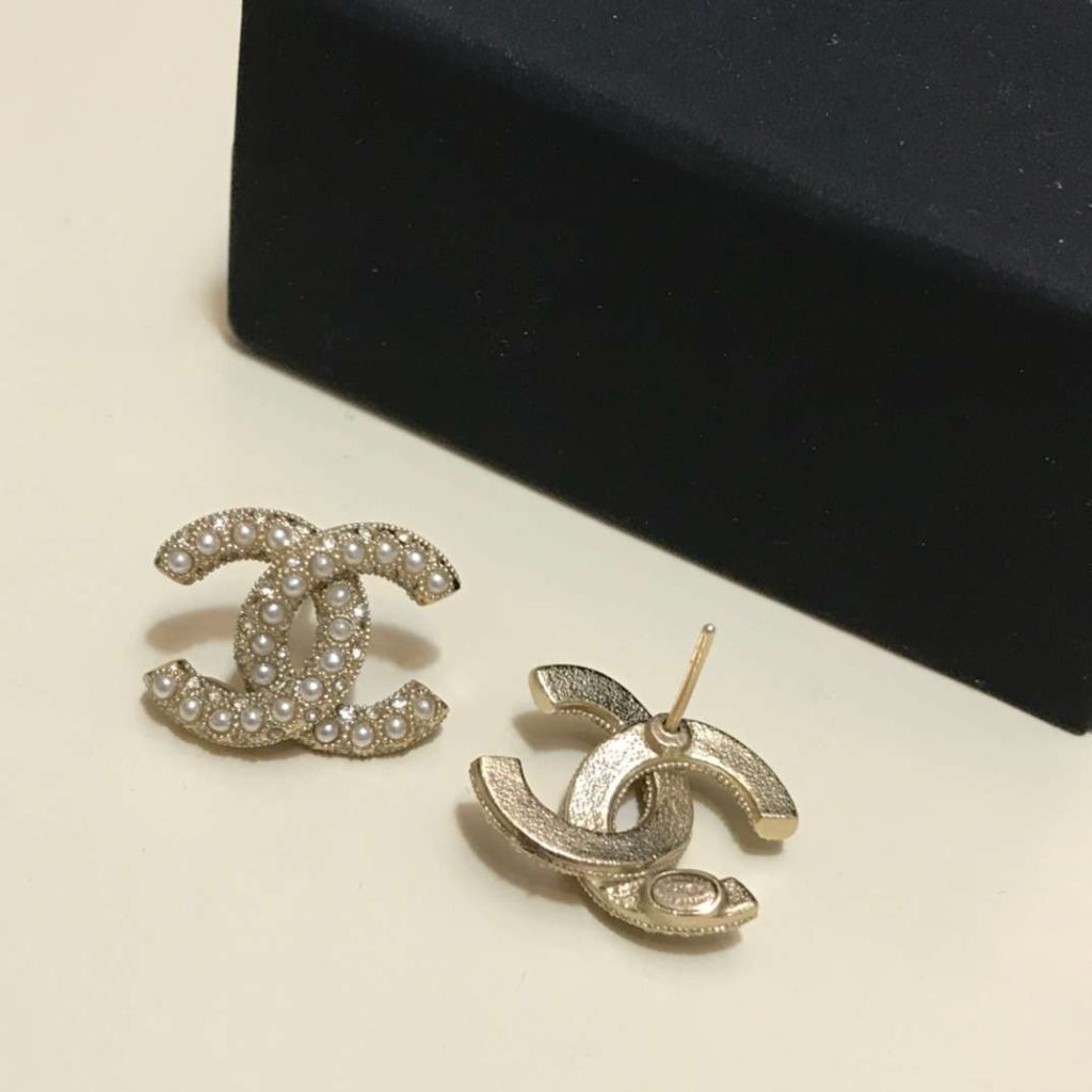 Chanel-Pearl-Earrings-7