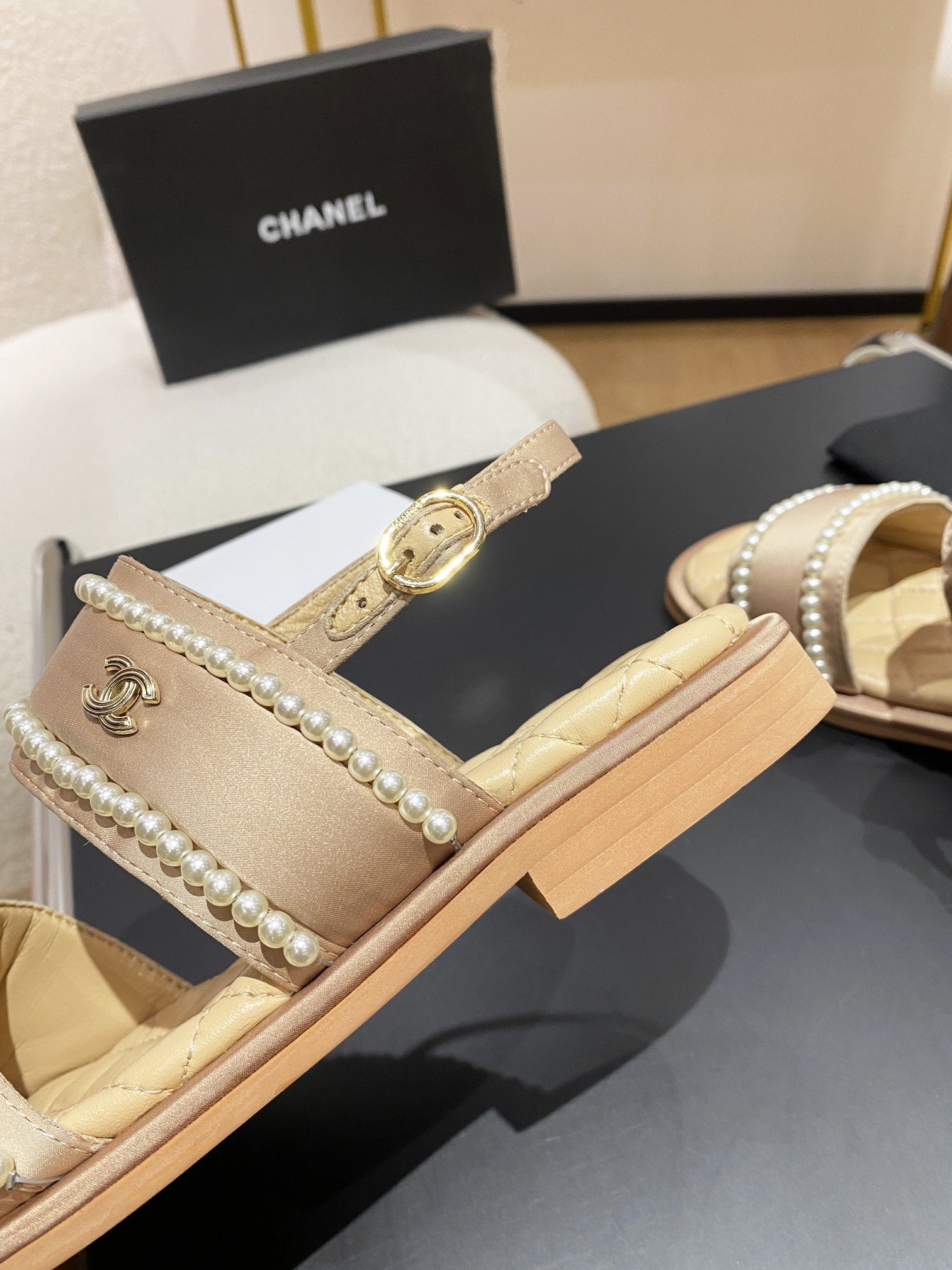 Chanel-Pearl-Flat-Sandals-10-1