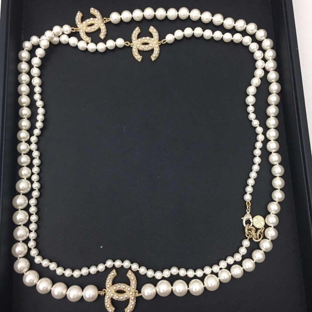 Chanel-Pearl-Necklace-4